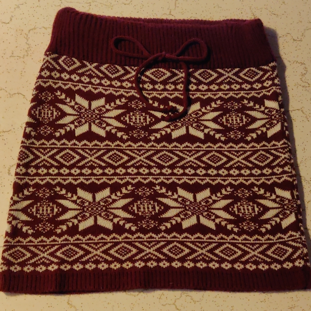 Maroon design skirt